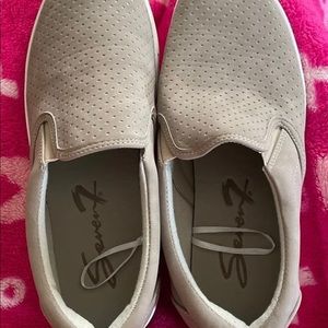 Womens size 9 slip on shoes